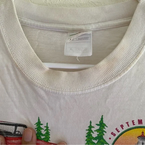 Graphic T-shirt - Picture 9 of 13